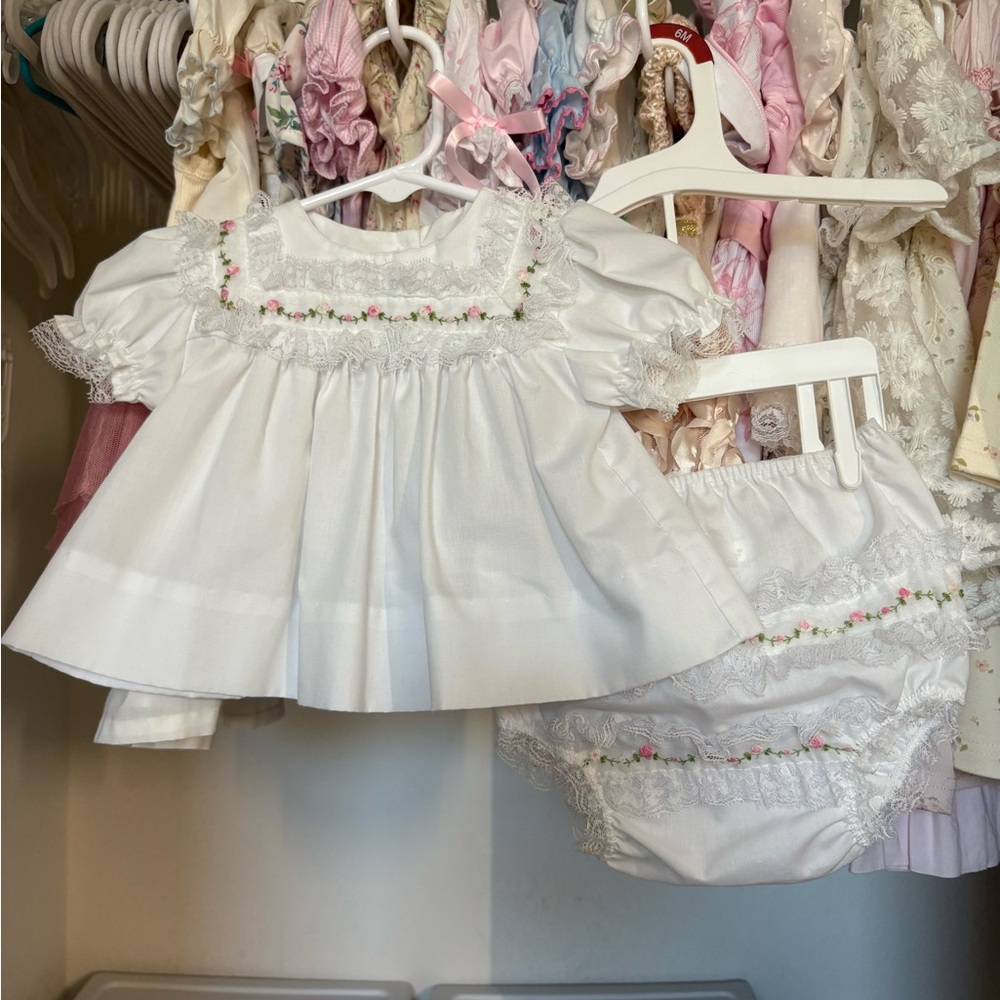Alexis vintage white lace floral puff sleeve dress/top and bloomers 0-3 months
